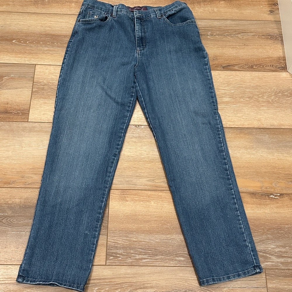 🦋 Gloria Vanderbilt women’s “Amanda” straight leg Jeans size 12 🦋
